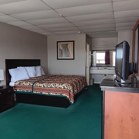 Oyo Sheldon'S Motel And Restaurant Keysville 外观 照片