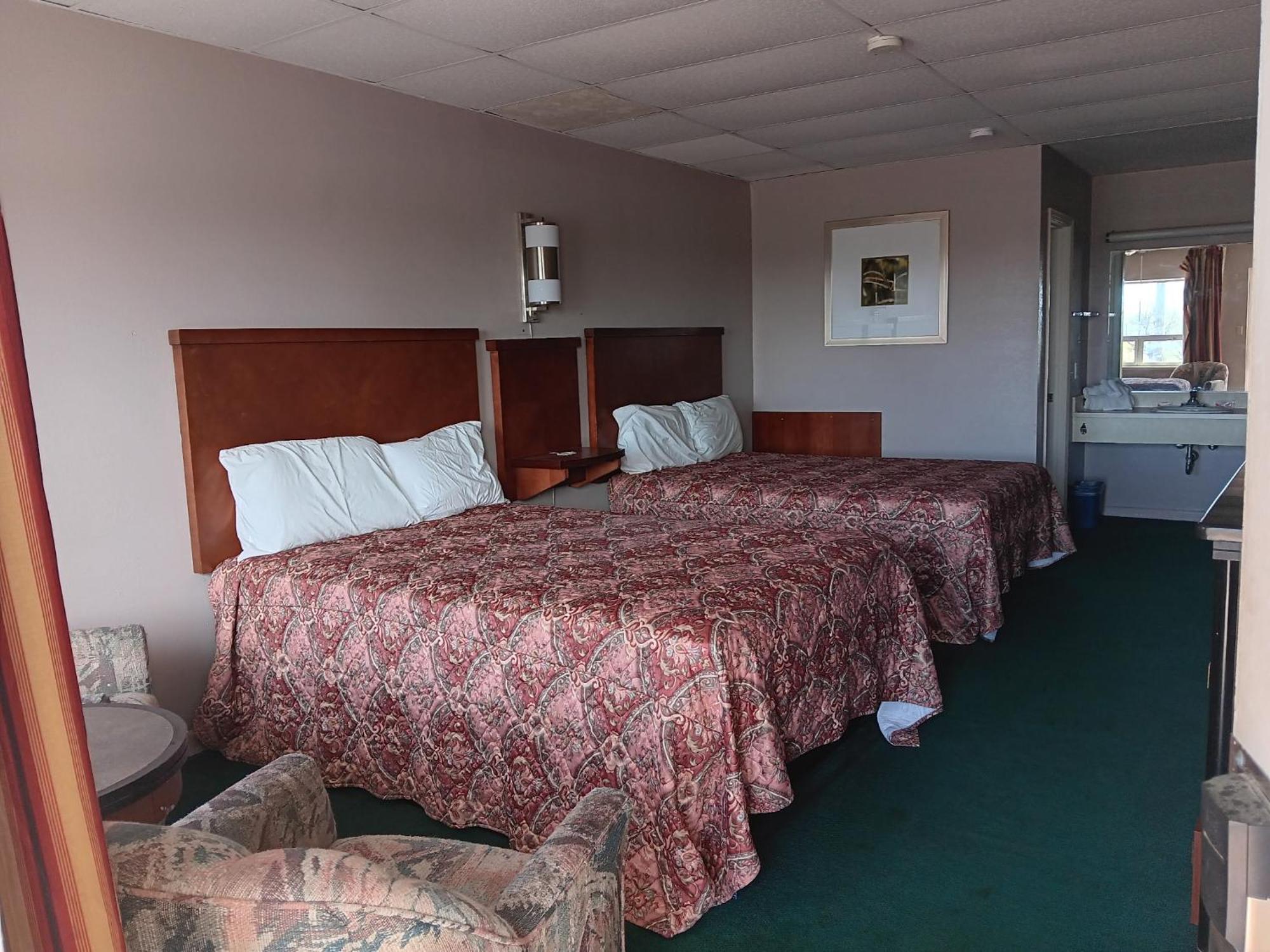 Oyo Sheldon'S Motel And Restaurant Keysville 外观 照片