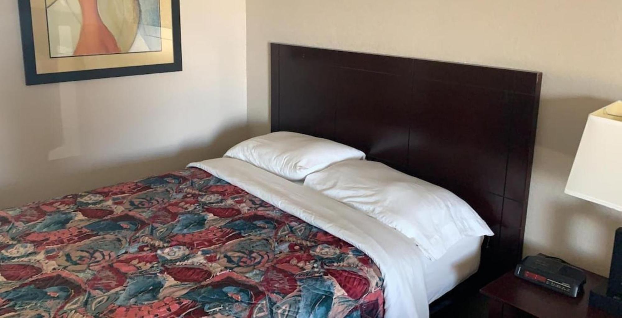 Oyo Sheldon'S Motel And Restaurant Keysville 外观 照片
