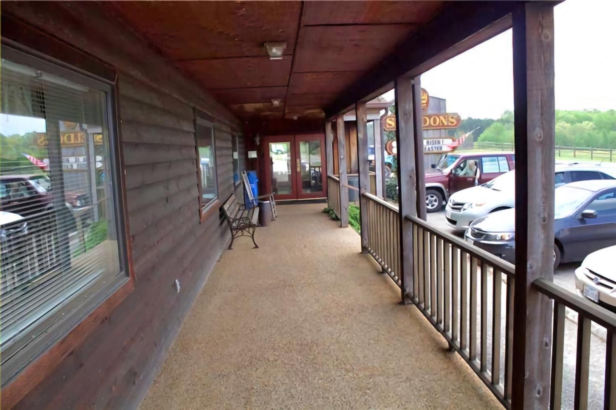 Oyo Sheldon'S Motel And Restaurant Keysville 外观 照片